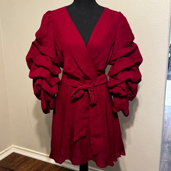 ALICE + OLIVIA Santina Tuck Sleeve Faux Wrap Silk Dress in Bordeaux Wine Size 6 - Picture 4 of 9